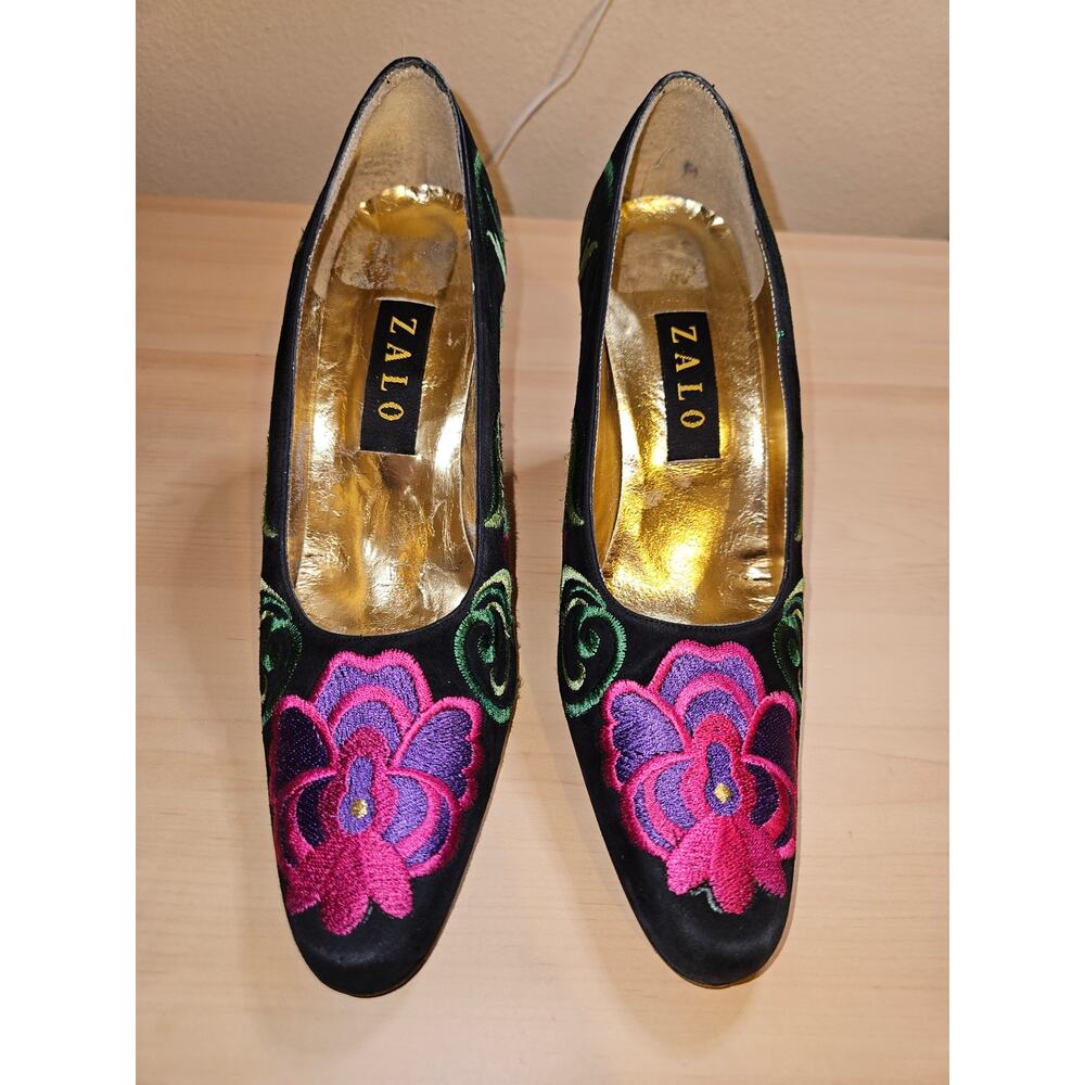 Vintage Zalo Black Velvet Floral Embroidered Pumps w/ Gold Insole Made in Spain